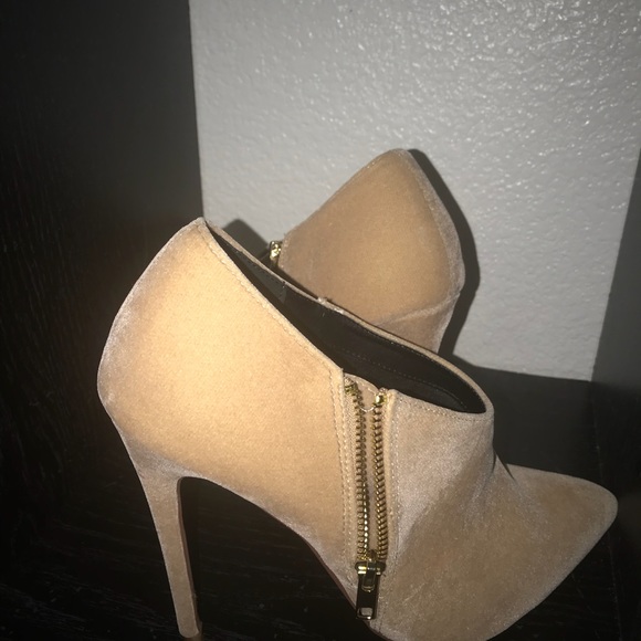 Shoes - Picture 4 of 5